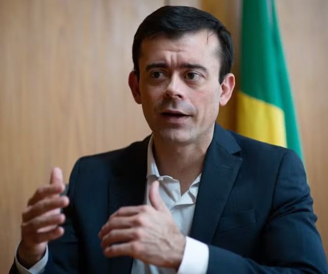 Juros futuros caem com atuação do Tesouro Nacional no mercado de títulos