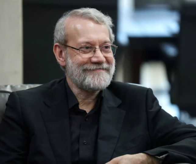 Irã confirma morte de Ali Larijani após bombardeio israelense 