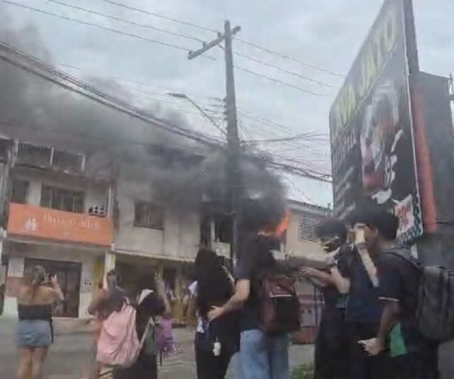 Incêndio de grandes proporções destrói segundo andar de residência no bairro Redenção, Zona Centro-Sul de Manaus. VEJA VÍDEO