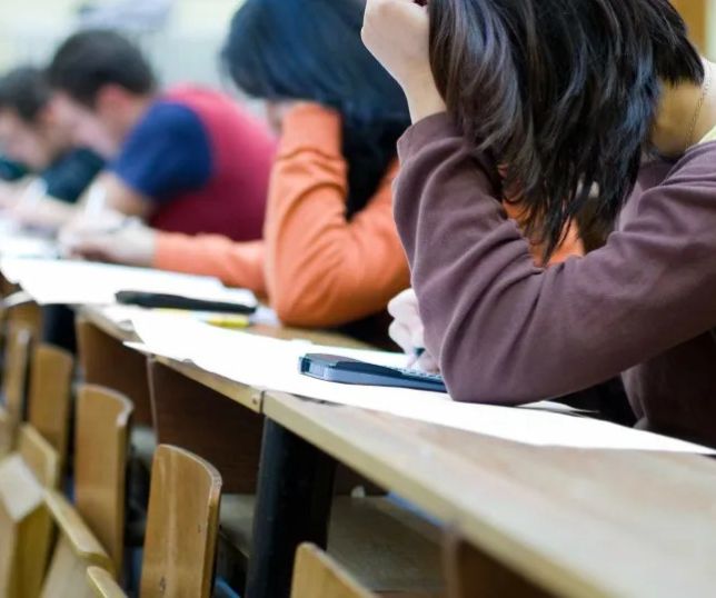 4 em cada 10 alunos de graduação EAD desistem de estudar; número é o maior desde 2014