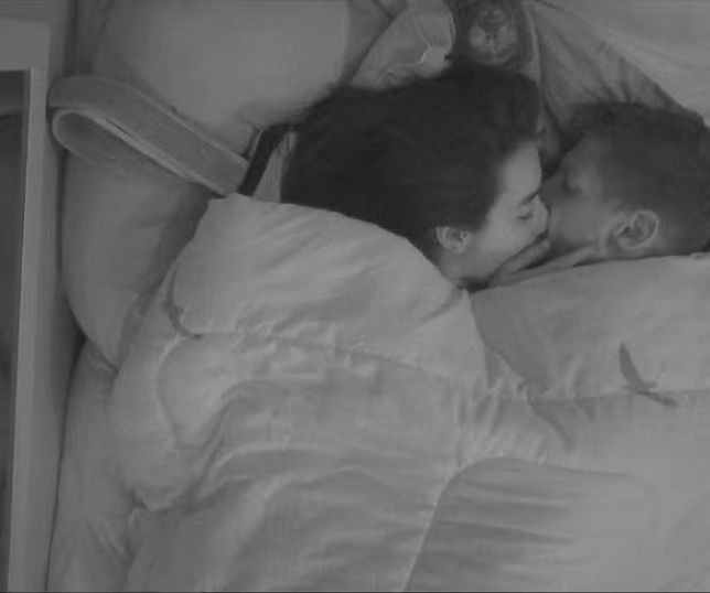 Jordana e Jonas Sulzbach se beijam e movimentam edredom no BBB 26. VEJA VÍDEO