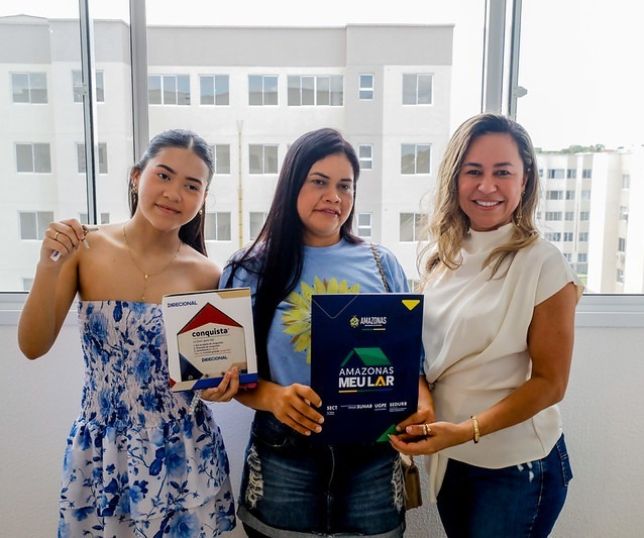 Amazonas Meu Lar: Mais 88 famílias beneficiadas pelo programa estadual recebem as chaves dos apartamentos