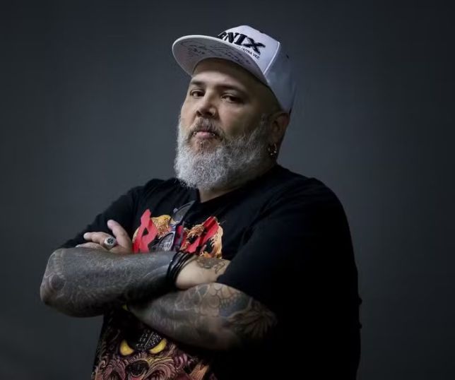 Cantor João Gordo é detido em aeroporto com droga na bagagem