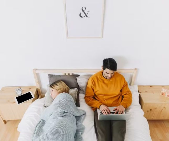 'Divórcio do sono': dormir em camas separadas pode melhorar a saúde e o relacionamento