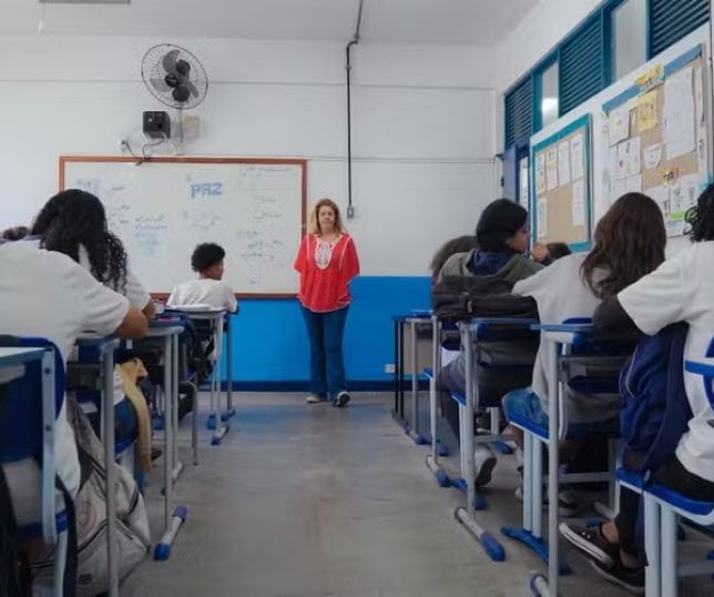 Brasil supera meta de alfabetização e alcança 66% de crianças alfabetizadas em 2025