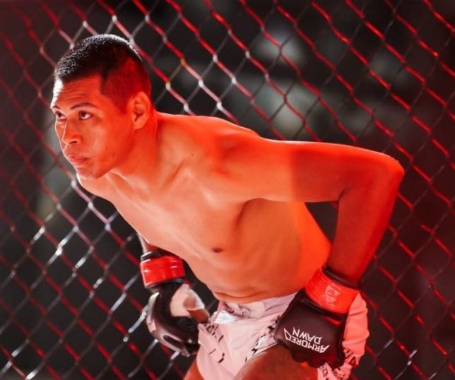 Mesmo com mão fraturada, lutador indígena do Amazonas conquista vitória e vira símbolo de superação no MMA