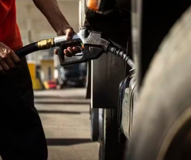 Preço do diesel nas distribuidoras dispara 25% até a 3ª semana de março, mostra levantamento