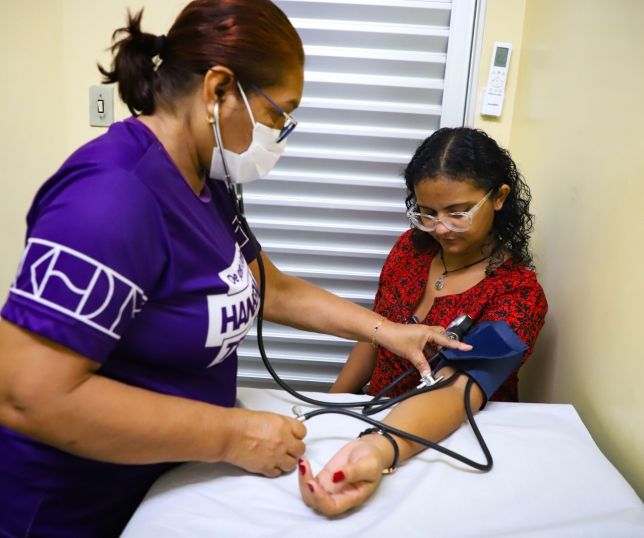 Prefeitura oferta serviços de saúde e vacinação antirrábica em ação de cidadania na Zona Leste