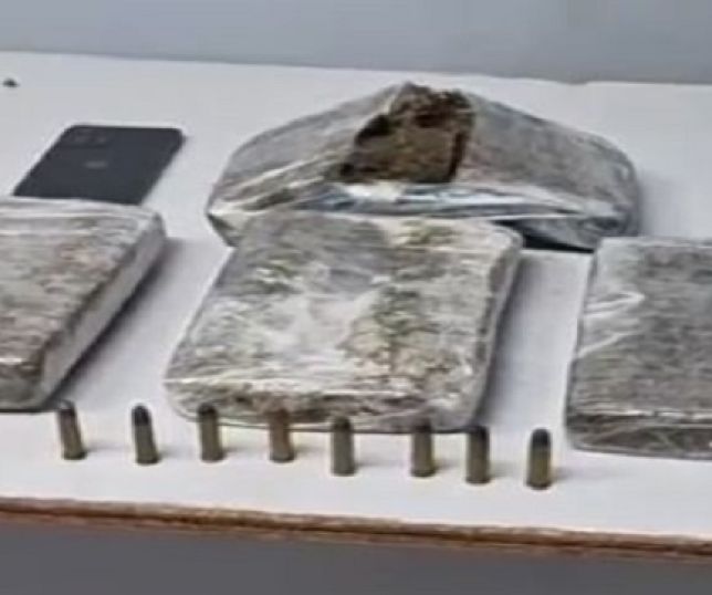 Rocam prende três mulheres e apreende tabletes de maconha, munições e seringas injetáveis com droga líquida, na Zona Norte de Manaus