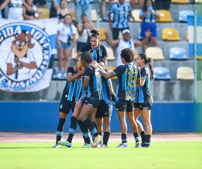 Grêmio vence o Inter no Gre-Nal feminino e conquista primeira vitória no Brasileirão