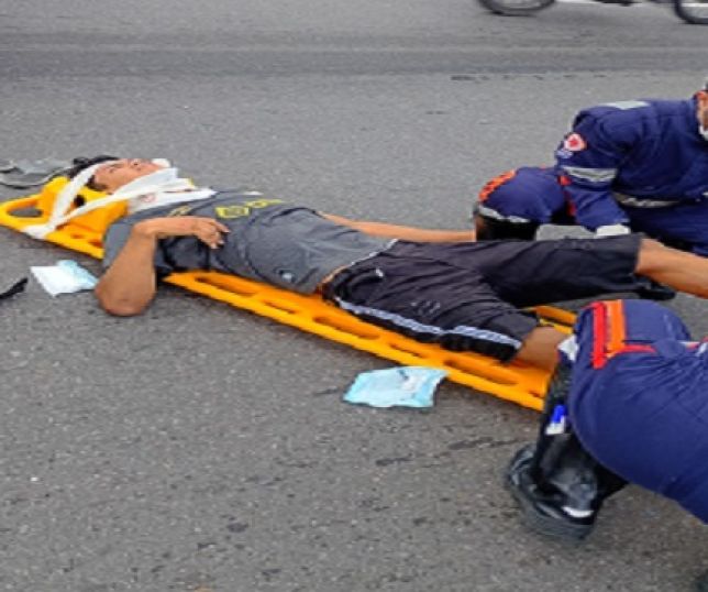 Motociclista fica com ferimentos graves nas pernas após queda brusca em avenida da Zona Leste de Manaus