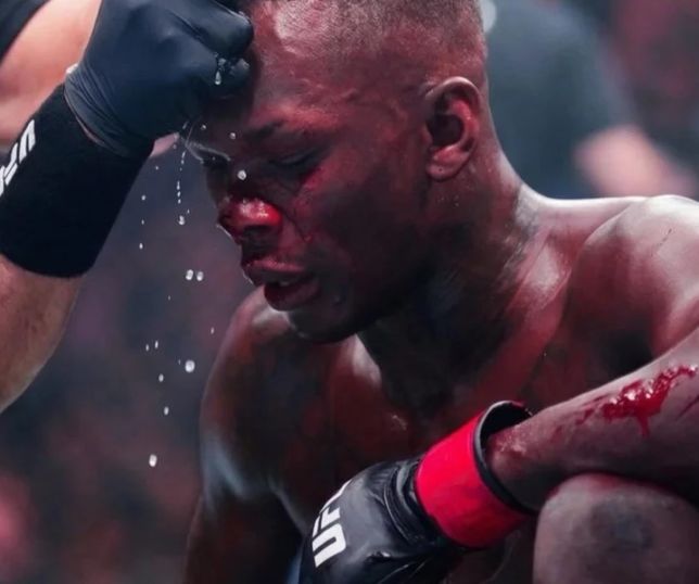 Adesanya é nocauteado por Joe Pyfer e segue em 'queda livre' nos médios com nova derrota no UFC