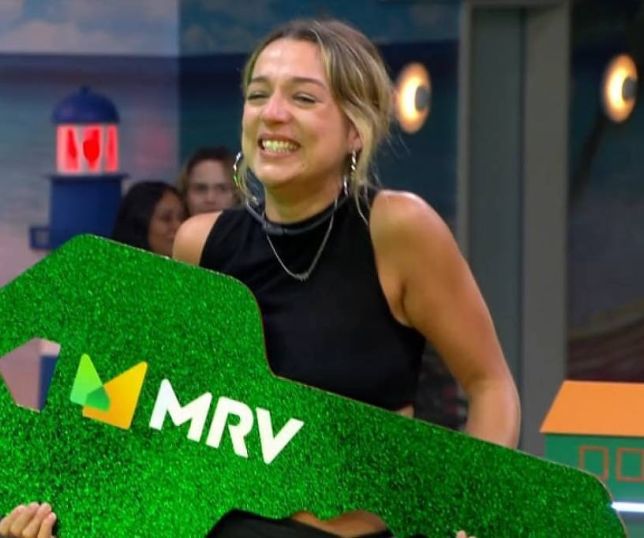 BBB 26: Samira conquista apartamento e se emociona ao receber prêmio