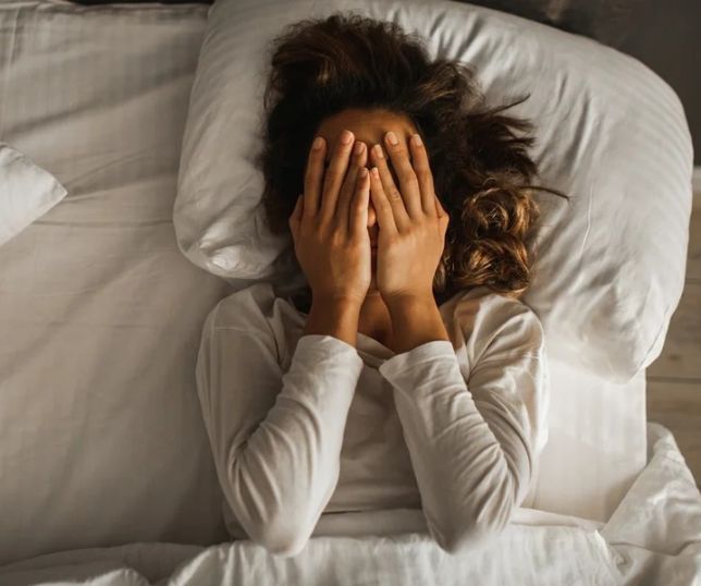 Horários irregulares de sono aumentam risco de problemas cardíacos, indica estudo