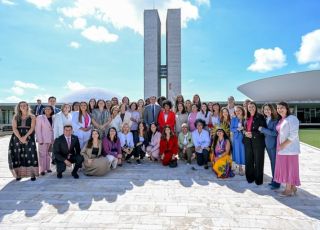 Hugo Motta promete priorizar propostas da bancada feminina na Câmara