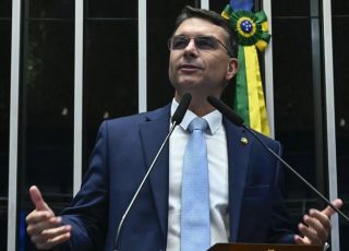 Flávio Bolsonaro escolhe ex-ministra do TSE e advogado da Lava Jato para liderar jurídico de sua campanha