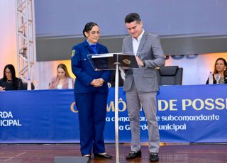David Almeida empossa primeira mulher no comando da Guarda Municipal e anuncia concurso com 590 vagas em Manaus