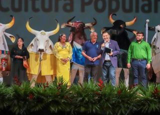 Manaus celebra a força da cultura amazonense em noite de homenagens no Teatro Amazonas