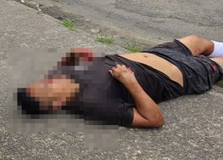 IMAGENS FORTES! Bandidos assaltam e esfaqueiam homem em plena via pública no bairro São José Operário, Zona Leste de Manaus. VEJA VÍDEO