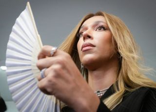 Justiça Federal encerra processo por transfobia contra estudante e impõe derrota judicial a Erika Hilton