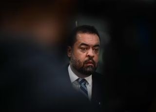 TSE pode condenar governador Claudio Castro e torná-lo inelegível por escândalo bilionário