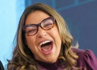 Janja surpreende em evento, interrompe discurso e protagoniza momento inusitado com Lula