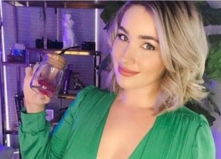 Influenciadora ganha cerca de R$ 1 milhão vendendo 'puns em potes' para fãs