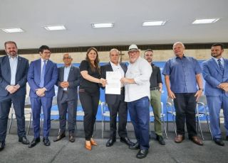 Governo do Distrito Federal avança na regularização e entrega documentos a 200 empresas