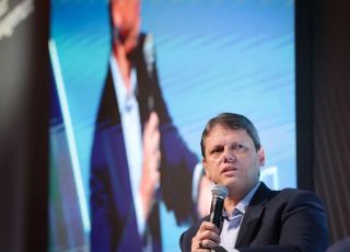 Tarcísio adia viagem a Brasília para tratar de ação sobre a Sabesp no STF