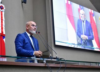 Cabo Maciel repercute na tribuna da Aleam as melhorias na área da educação para Santo Antônio do Matupi