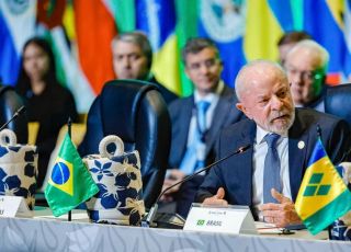 Lula cancela ida à cúpula da Celac após atraso e delega representação a chanceler