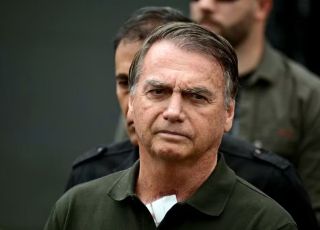 Bolsonaro tem 'evolução favorável' e pode receber alta da UTI nas próximas 24 horas, diz boletim