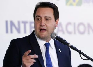 Ratinho Júnior abandona disputa presidencial e decide concluir mandato no Paraná