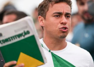 Nikolas Ferreira promete lutar contra lei que criminaliza misoginia
