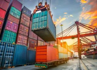 Governo zera imposto de importação de quase mil produtos para reduzir custos e preços