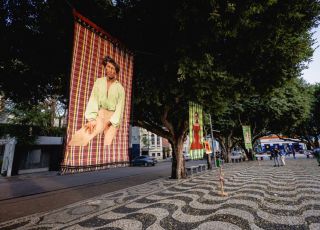 Exposição resgata histórias de negros e indígenas e enfrenta registros marcados pelo racismo