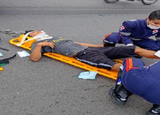 Motociclista fica com ferimentos graves nas pernas após queda brusca em avenida da Zona Leste de Manaus