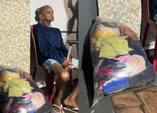 SEM COMPAIXÃO! 'NINGUÉM QUER CUIDAR': idoso é deixado com saco de roupas na frente da casa de parentes no bairro da Compensa, Zona Oeste de Manaus.  VEJA REPORTAGEM DO 'PORTAL DO ZACARIAS' AO VIVO