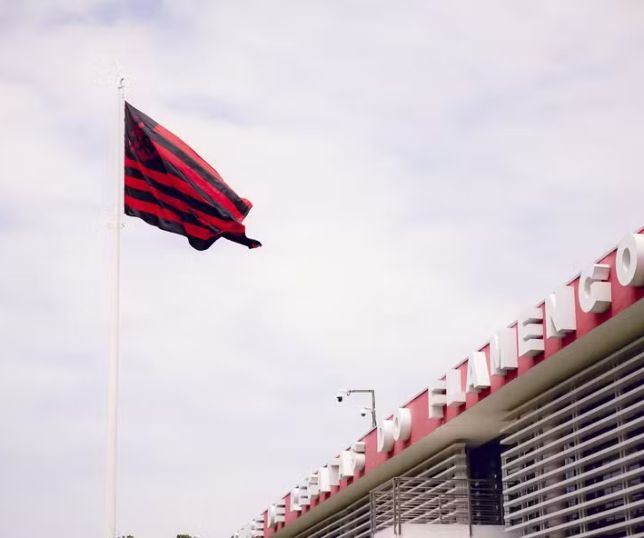 Flamengo bate recorde histórico de faturamento e vendas de jogadores em 2025
