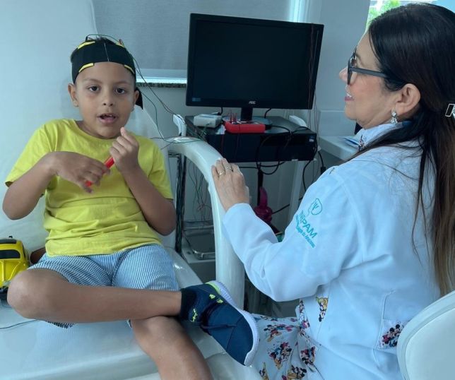 Do silêncio à funcionalidade: histórias reais desafiam os limites do autismo nível 3