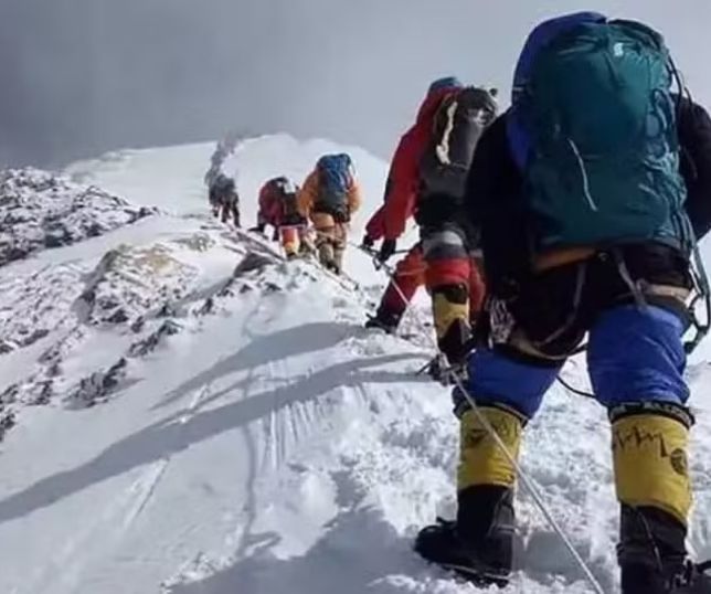 Fraudes no Everest: ao menos 32 são investigados por falsos resgates que renderam US$ 20 milhões