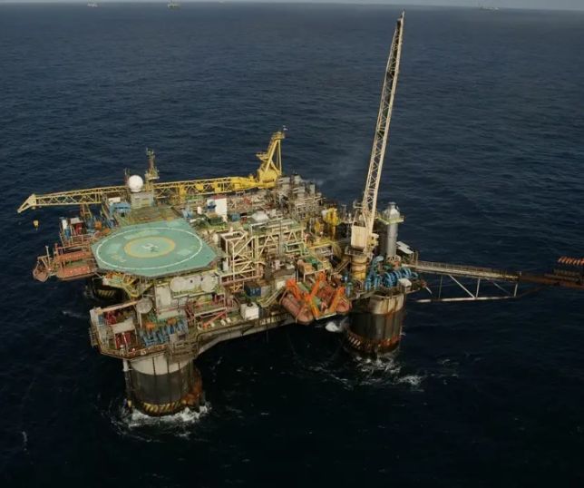 Preço do petróleo dispara após fala de Trump sobre guerra com o Irã