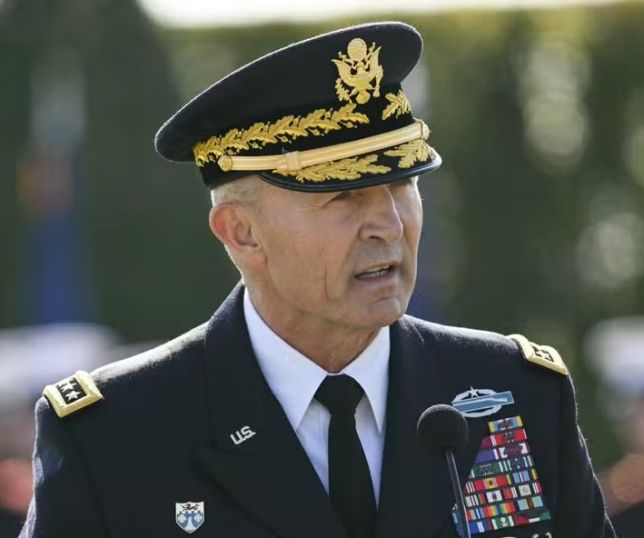 Em meio à guerra contra o Irã, secretário de Defesa dos EUA pede que chefe do Estado-Maior do Exército entregue o cargo