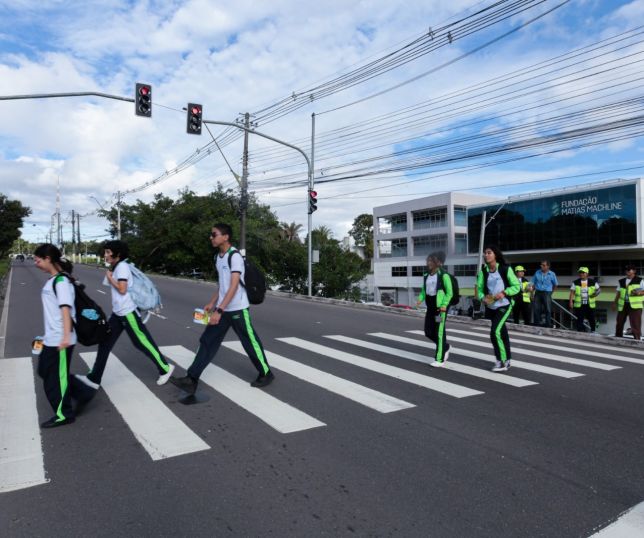 Prefeitura de Manaus inicia operação de novo conjunto semafórico no Distrito Industrial e reforça segurança viária