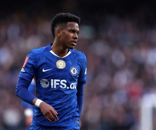 Estêvão retorna em grande estilo, marca e comanda goleada do Chelsea na FA Cup