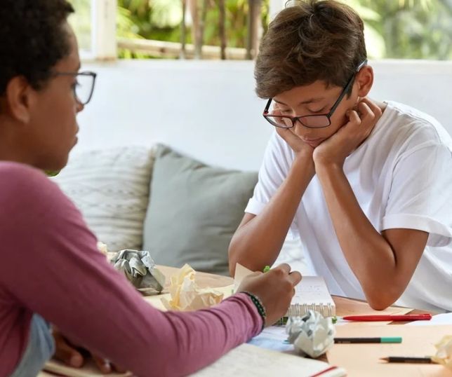 Adolescência no autismo traz novos desafios e exige mais atenção de famílias e especialistas