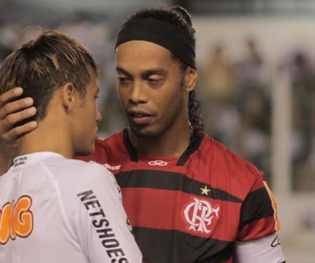 Há 15 anos, Flamengo vence Santos em jogo histórico por 5 a 4 com duelo entre Neymar e Ronaldinho
