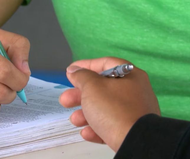 Cursinhos populares ganham investimento e ampliam acesso de estudantes vulneráveis à educação