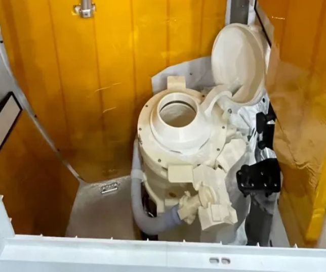 Banheiro de R$ 156 milhões da missão Artemis II chama atenção pela tecnologia e também por problemas no espaço