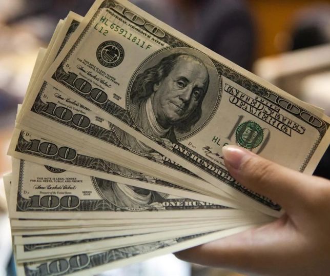 Entenda por que a moeda americana está caindo no ano de 2026. Dólar fraco ou real forte? 